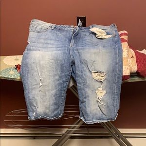 Capri Pants with Ripped Detailing